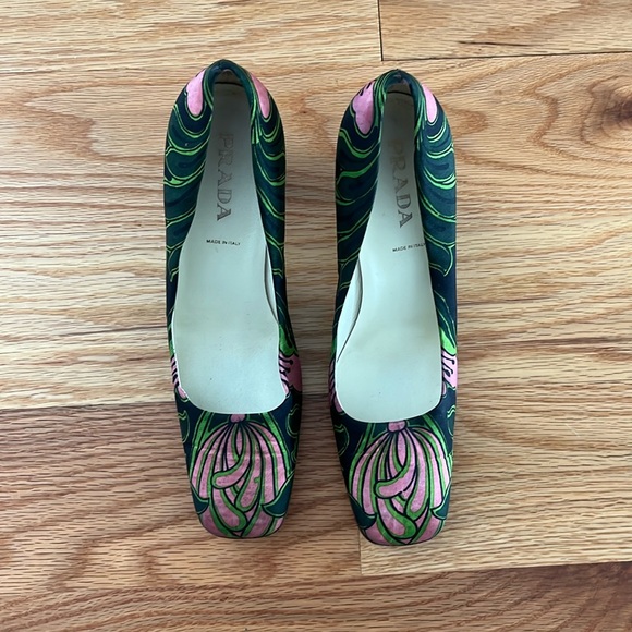 Authentic Vintage PRADA Heels Size 36 Floral Pattern Black Green Pink Block Heel - Picture 4 of 8